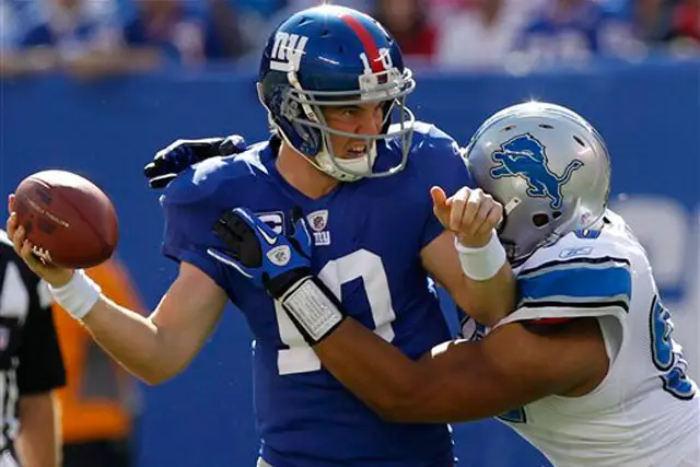Eli Manning gets sacked by Lions defensive tackle Ndamukong Suh